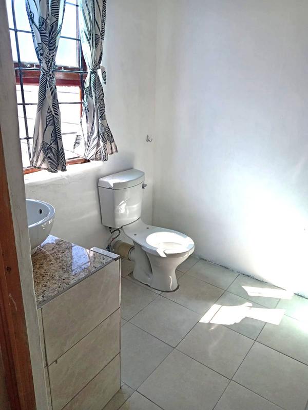 2 Bedroom Property for Sale in Peerless Park Western Cape